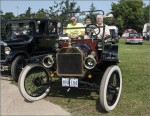 Fred Morton (Club Pres.) Garry Potter, Horseless Carriage Club (Ont.) and grandson Benjamin.